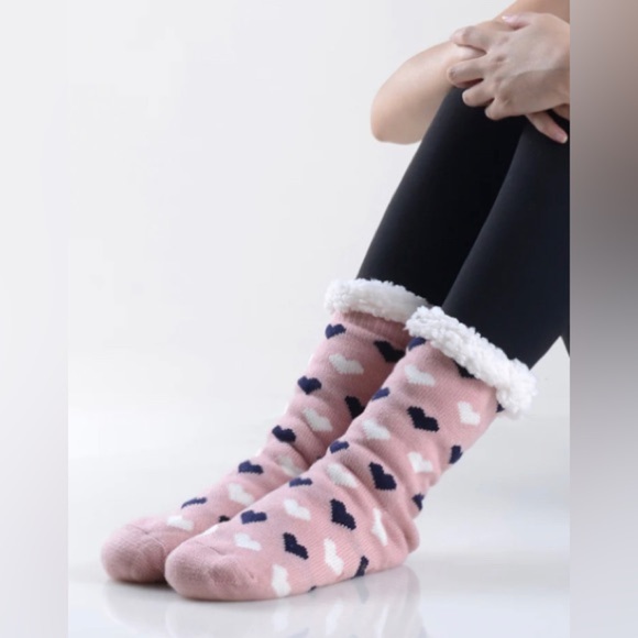 🆕 Spa Bella Cozy Knit Socks Valentine’s Hearts Print🆕 - Picture 1 of 8